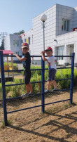 На прогулке мы гуляем, в игры разные играем, Солнце, воздух и вода - наши лучшие друзья! На прогулке мы гуляем, в игры разные играем, Солнце, воздух и вода - наши лучшие друзья!.
